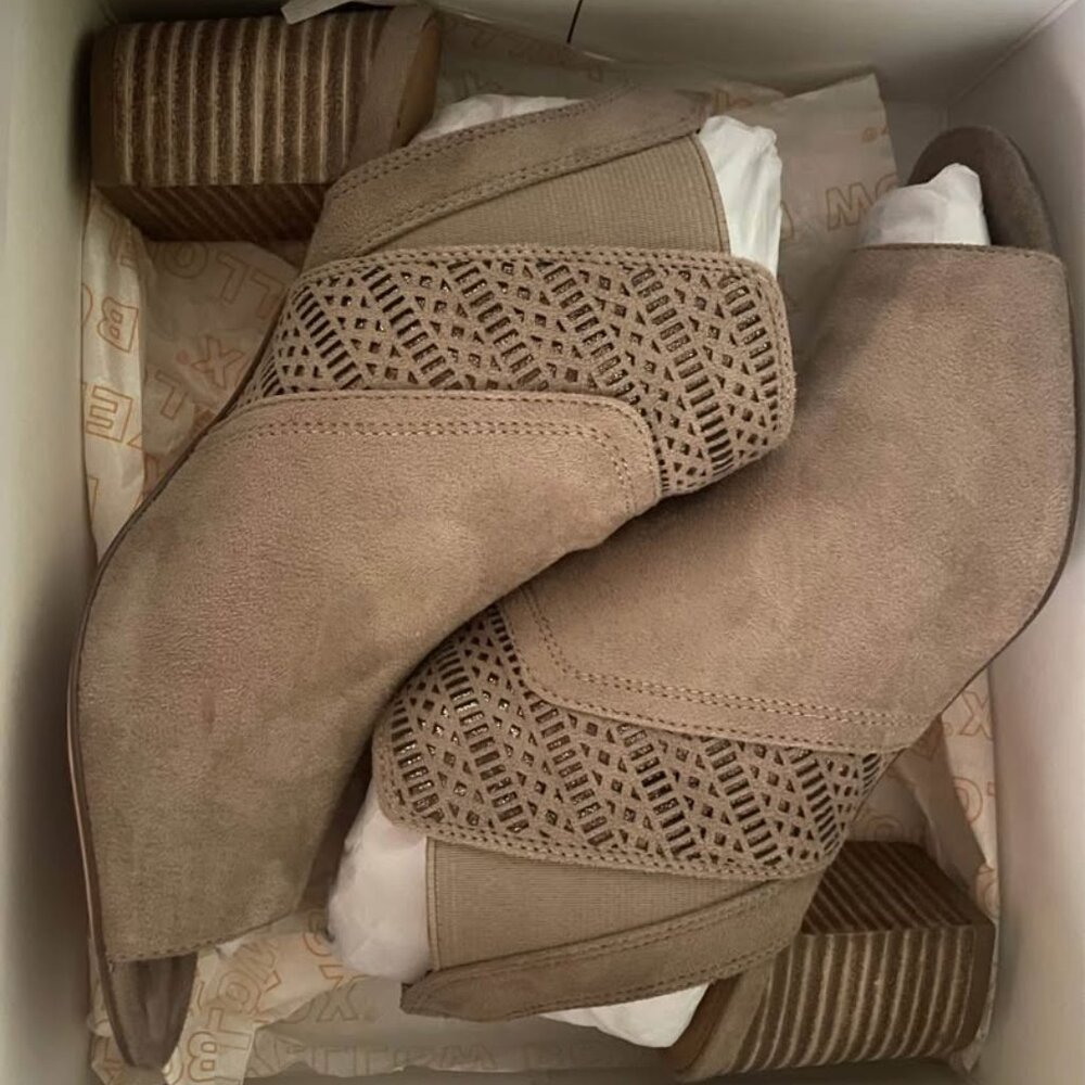shoes - Picture 2 of 2